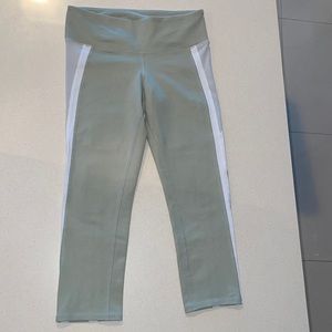 Alo Yoga Sage Green High Waist Capri pant size XS